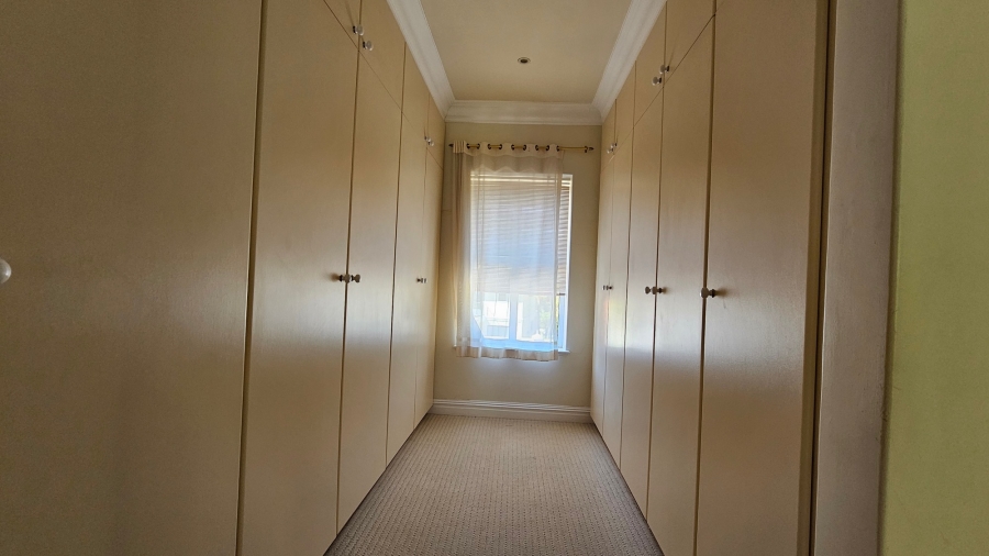 To Let 4 Bedroom Property for Rent in Hout Bay Western Cape